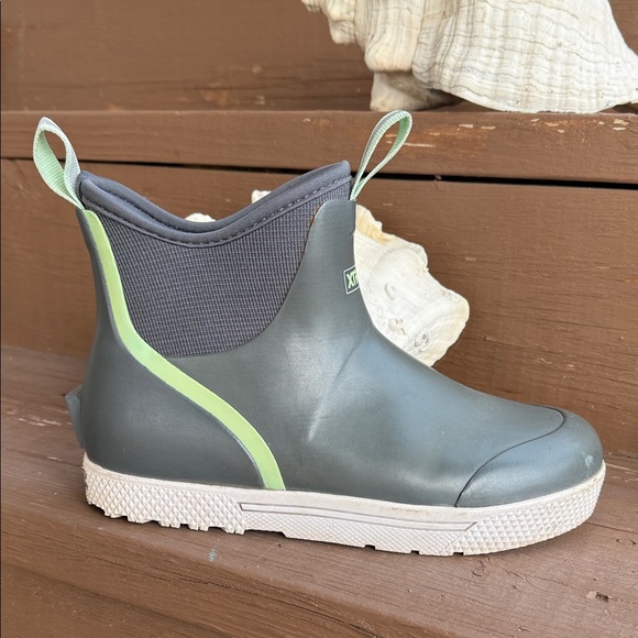 XTRATUF Women's Gray & Mint Short Rain Boots - Picture 9 of 12